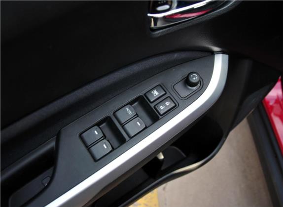 维特拉 2016款 1.6L 手动两驱进取型 车厢座椅   门窗控制