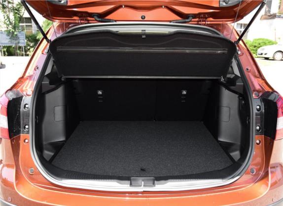 骁途 2017款 1.6L 手动两驱都市进取型 车厢座椅   后备厢
