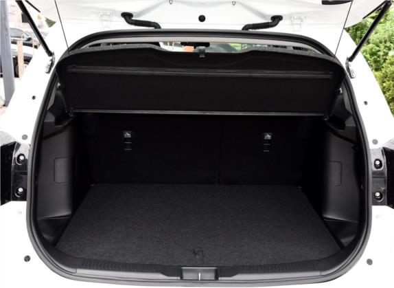 骁途 2017款 1.6L CVT两驱都市时尚型 车厢座椅   后备厢