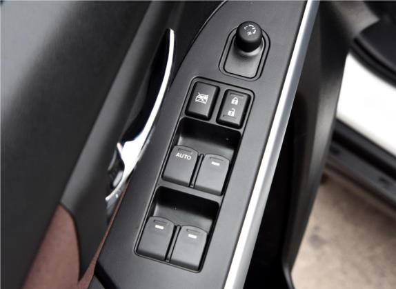 骁途 2017款 1.6L CVT两驱都市时尚型 车厢座椅   门窗控制
