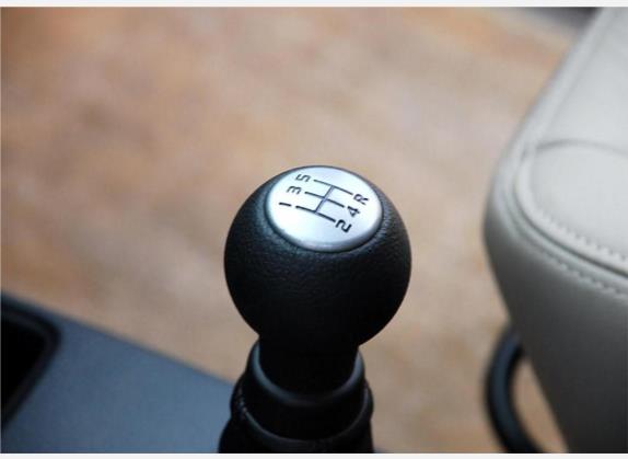 天语 SX4 2007款 两厢 1.6L 手动豪华型 中控类   挡把