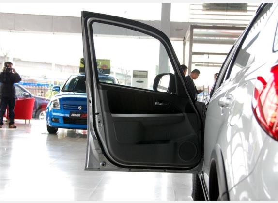 天语 SX4 2009款 两厢 1.6L 自动运动型 车厢座椅   前门板