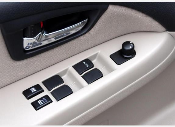 天语 SX4 2010款 三厢 1.6L 手动超值型 车厢座椅   门窗控制