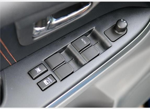 天语 SX4 2010款 两厢 1.6L 自动冠军限量版 车厢座椅   门窗控制