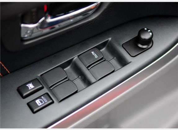 天语 SX4 2010款 两厢 1.6L 手动冠军限量版 车厢座椅   门窗控制