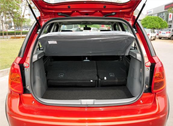 天语 SX4 2011款 改款 1.6L 自动运动型 车厢座椅   后备厢