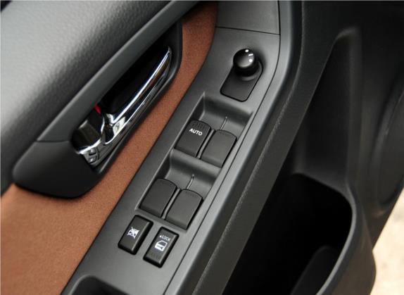 天语 SX4 2013款 1.6L 手动酷锐型 车厢座椅   门窗控制