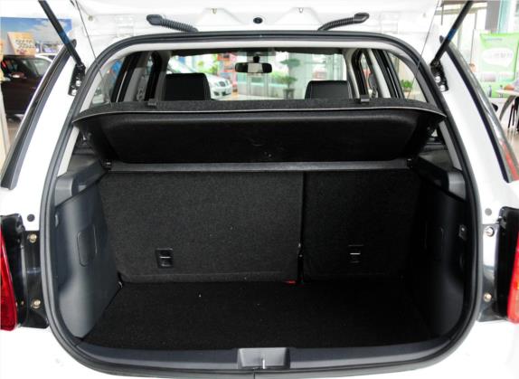 天语 SX4 2013款 1.6L 自动酷锐型 车厢座椅   后备厢