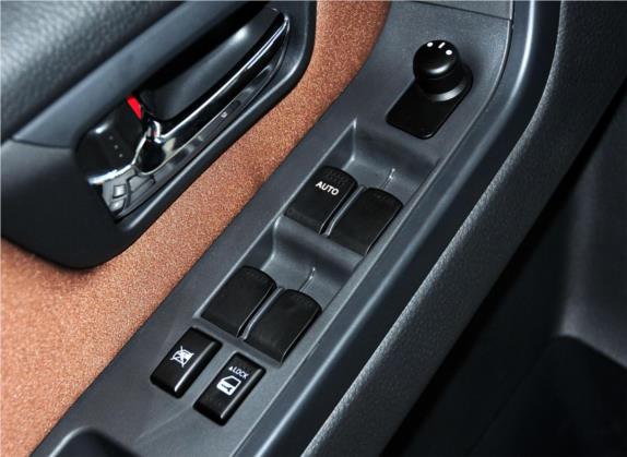 天语 SX4 2013款 1.6L 自动酷锐型 车厢座椅   门窗控制