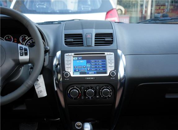 天语 SX4 2013款 酷锐 1.6L 自动运动型 中控类   中控台