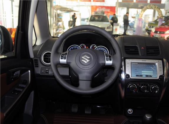 天语 SX4 2013款 酷锐 1.6L 手动20周年3G智能版 中控类   驾驶位