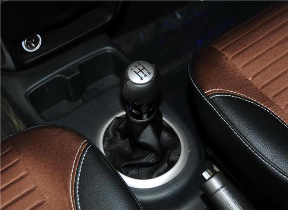 天语 SX4 2013款 酷锐 1.6L 手动20周年3G智能版 中控类   挡把