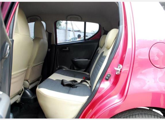 奥拓 2009款 1.0L 自动豪华型 车厢座椅   后排空间