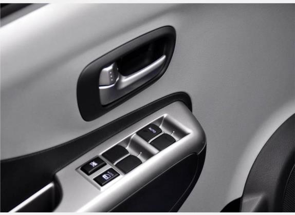 奥拓 2010款 1.0L 手动炫酷版 车厢座椅   门窗控制