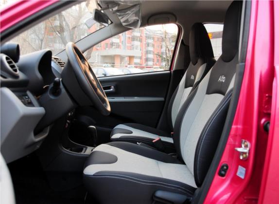 奥拓 2013款 1.0L 自动豪华型 车厢座椅   前排空间