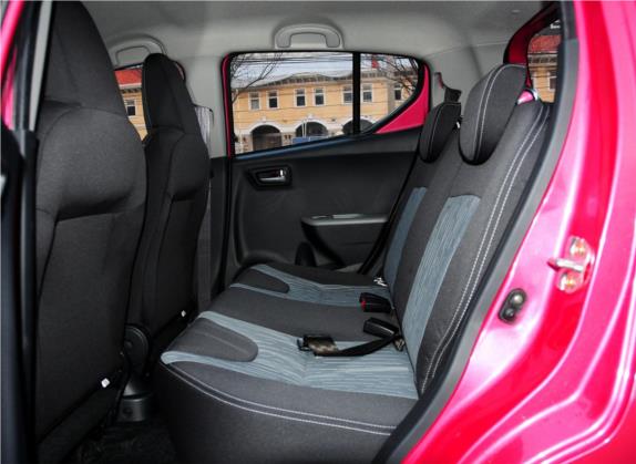 奥拓 2013款 1.0L 自动豪华型 车厢座椅   后排空间