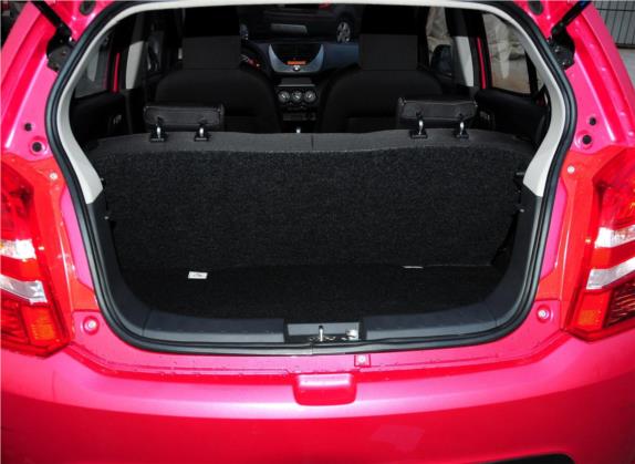 奥拓 2013款 1.0L 自动豪华型 车厢座椅   后备厢