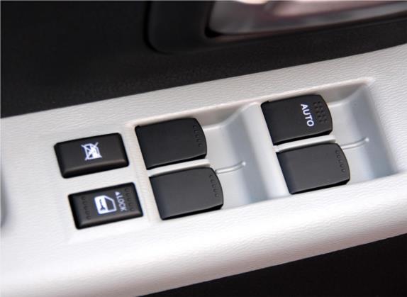 奥拓 2013款 1.0L 自动豪华型 车厢座椅   门窗控制
