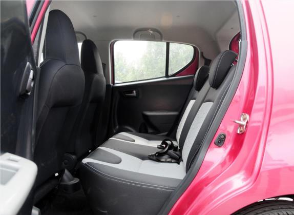 奥拓 2013款 1.0L 自动炫酷型 车厢座椅   后排空间