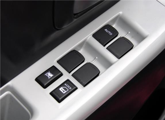 奥拓 2013款 1.0L 自动炫酷型 车厢座椅   门窗控制