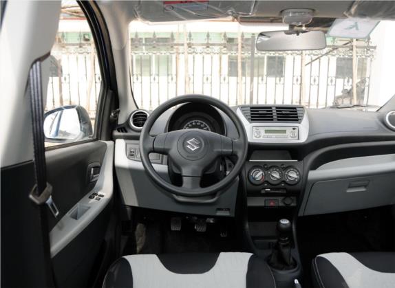奥拓 2013款 1.0L 手动舒适型 中控类   驾驶位