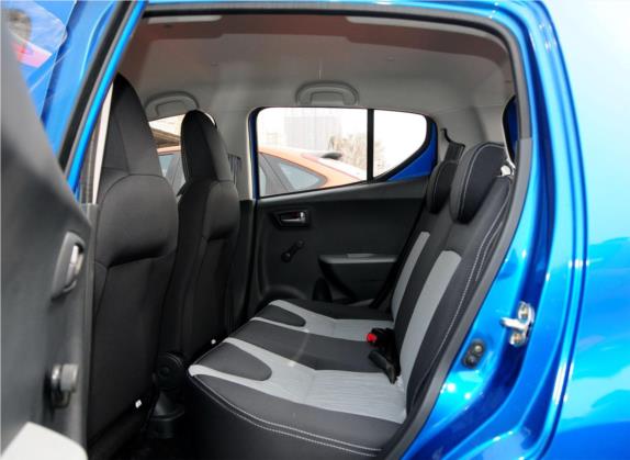 奥拓 2013款 1.0L 手动舒适型 车厢座椅   后排空间