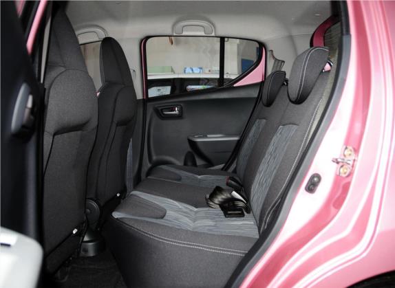 奥拓 2013款 1.0L 自动20周年限量版 车厢座椅   后排空间