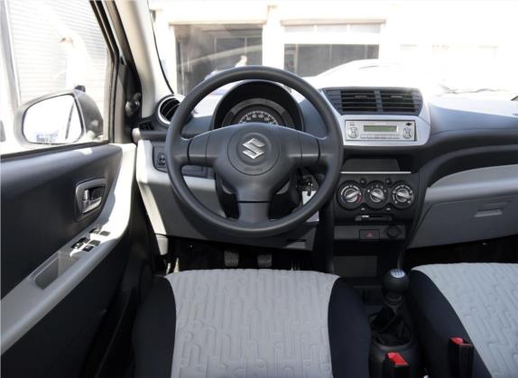 奥拓 2013款 改款 1.0L 手动舒适型 中控类   驾驶位