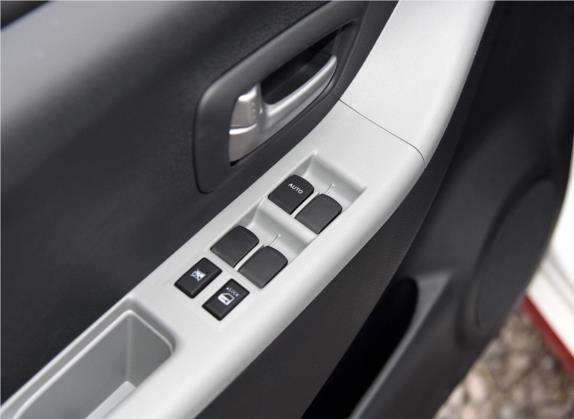 奥拓 2015款 1.0L 自动限定型 车厢座椅   门窗控制