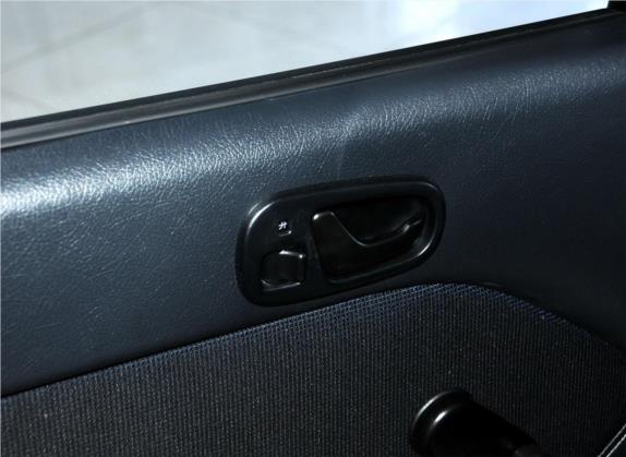 羚羊 2012款 1.3L 基本型 车厢座椅   门窗控制
