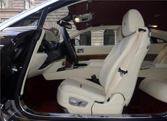 魅影 2013款 6.6T 标准型 车厢座椅   前排空间
