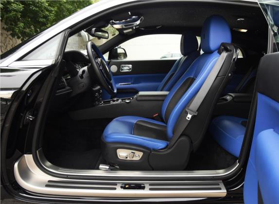 魅影 2017款 6.6T Black Badge Edition 车厢座椅   前排空间