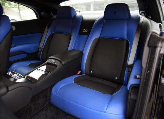 魅影 2017款 6.6T Black Badge Edition 车厢座椅   后排空间