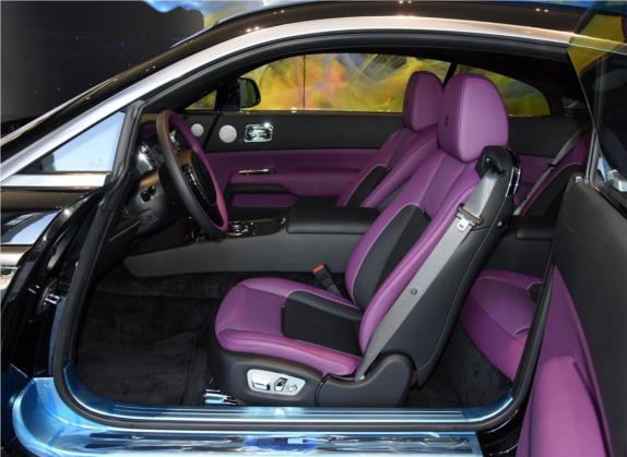 魅影 2018款 6.6T Black Badge 车厢座椅   前排空间