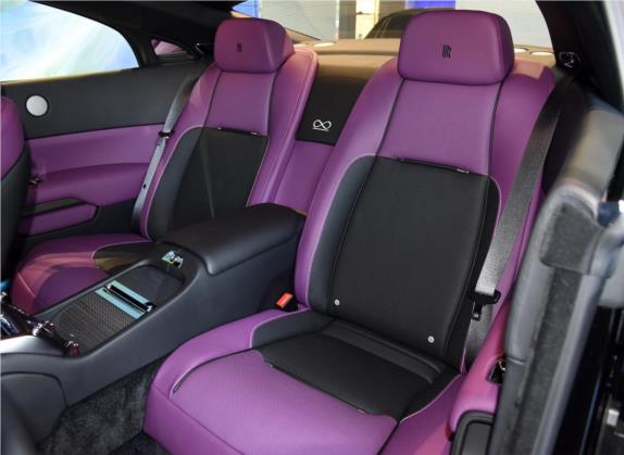魅影 2018款 6.6T Black Badge 车厢座椅   后排空间