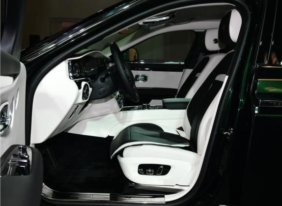 古思特 2021款 6.7T 长轴距版 车厢座椅   前排空间