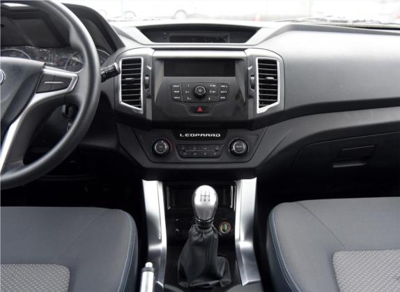 猎豹Q6 2015款 2.4L 手动两驱精英型 中控类   中控台