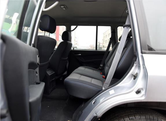 猎豹Q6 2015款 2.4L 手动两驱精英型 车厢座椅   后排空间