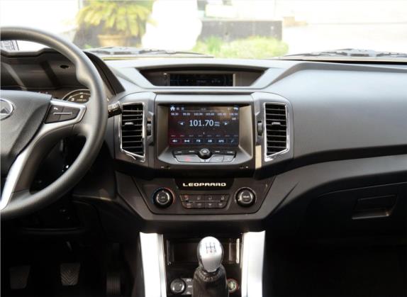 猎豹Q6 2015款 2.4L 手动四驱卓越型 中控类   中控台