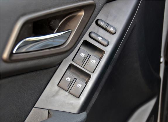 猎豹Q6 2015款 2.4L 手动四驱卓越型 车厢座椅   门窗控制
