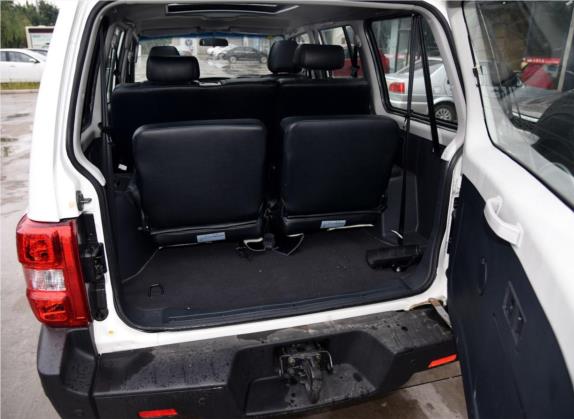 猎豹Q6 2015款 2.0T 手动四驱版 车厢座椅   后备厢