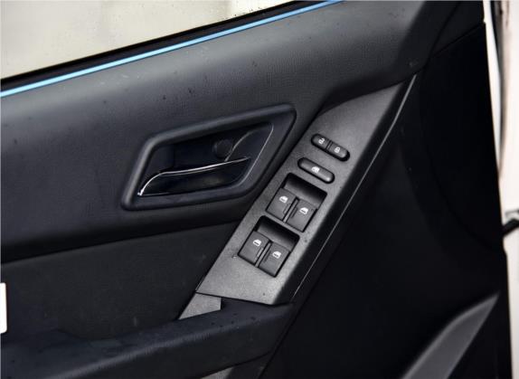猎豹Q6 2015款 2.0T 手动四驱版 车厢座椅   门窗控制