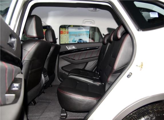 猎豹CS10 2015款 2.0T 手动风尚型 车厢座椅   后排空间
