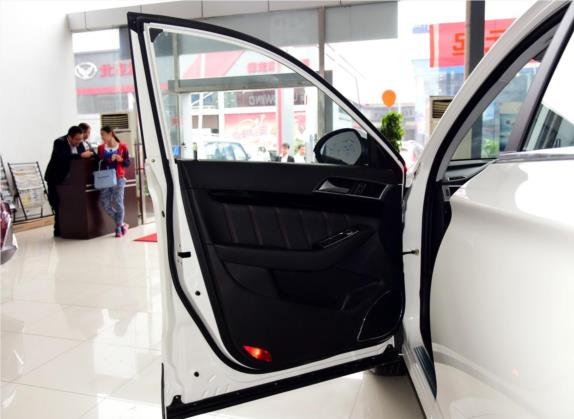 猎豹CS10 2015款 2.0T 手动风尚型 车厢座椅   前门板