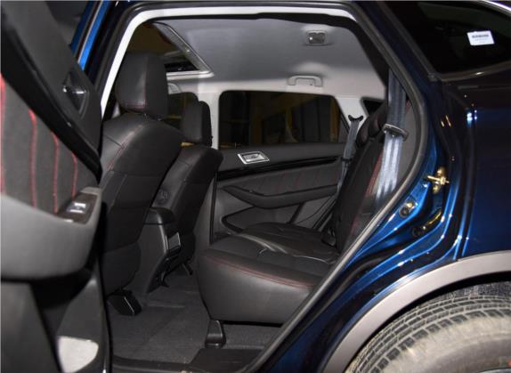 猎豹CS10 2015款 2.0T 手动至尊型 车厢座椅   后排空间