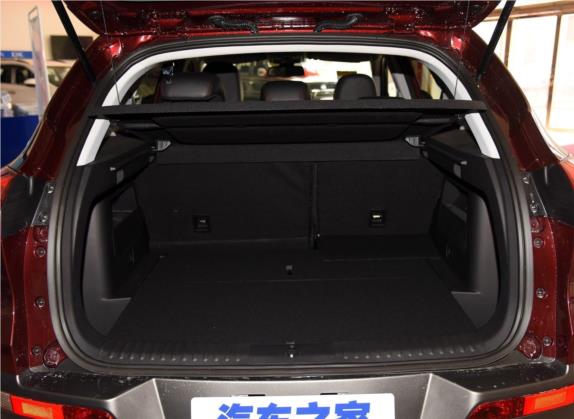 猎豹CS10 2017款 2.0T 自动尊享型 车厢座椅   后备厢