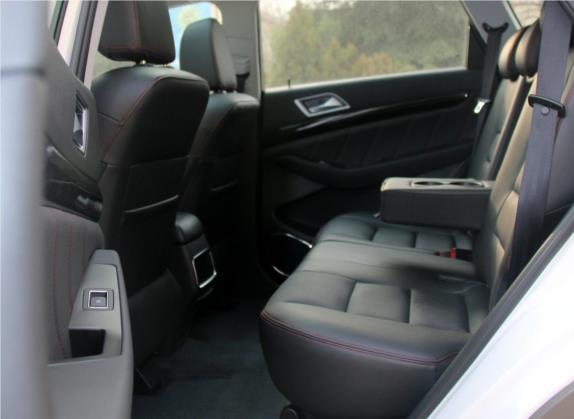 猎豹CS10 2017款 2.0T 手动卓越型 车厢座椅   后排空间