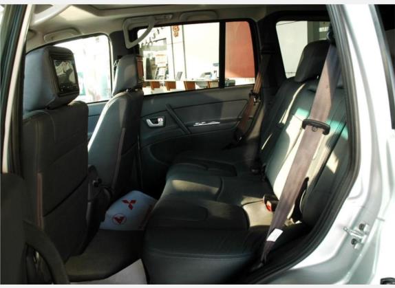 猎豹CS6 2008款 2.5L 四驱豪华型 车厢座椅   后排空间