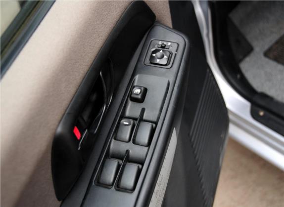 飞腾 2010款 经典版 2.0L 四驱舒适型 车厢座椅   门窗控制