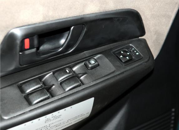 飞腾 2010款 经典版 2.0L 四驱豪华型 车厢座椅   门窗控制